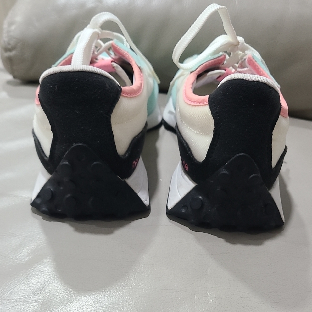 New Balance Aqua and Coral Sneakers - Picture 4 of 7
